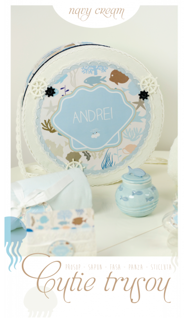 Trusou de botez brodat pentru baieti cu pestisori, Navy Cream 3